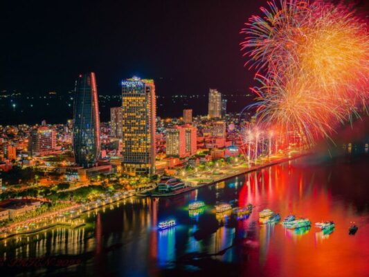 Da Nang fireworks festival ranks among world’s top 9 summer events 3 Da Nang 2
