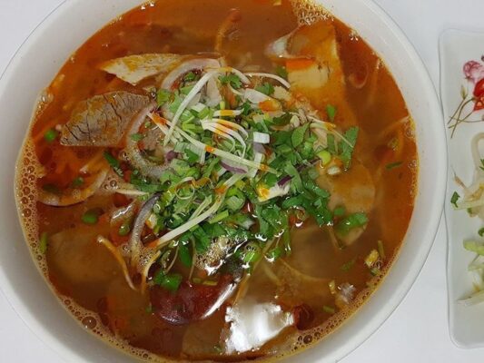 Agoda highlights Hue as one of Asia’s premier traditional culinary destinations 3 am thuc Hue 1