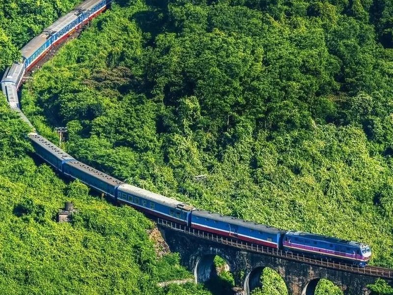 Vietnam’s Most Scenic Train Journeys: Take the Ride, Make the Memories 1 Chuyen tau sat Bac nam