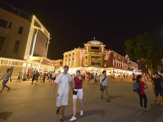 ๐ถ Hoan Kiem Walking Street โ One Walk, Countless Discoveries 2 Pho di bo Ho Guom