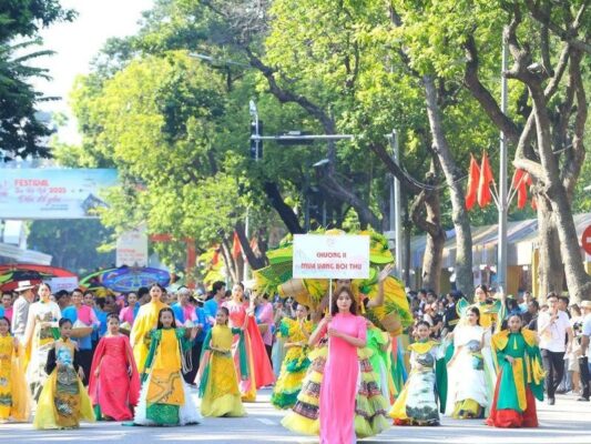 Hanoi Autumn Festival 2026 – A Journey Through the Capital’s Cultural Heritage 4 Fesival Thu Ha Noi 1