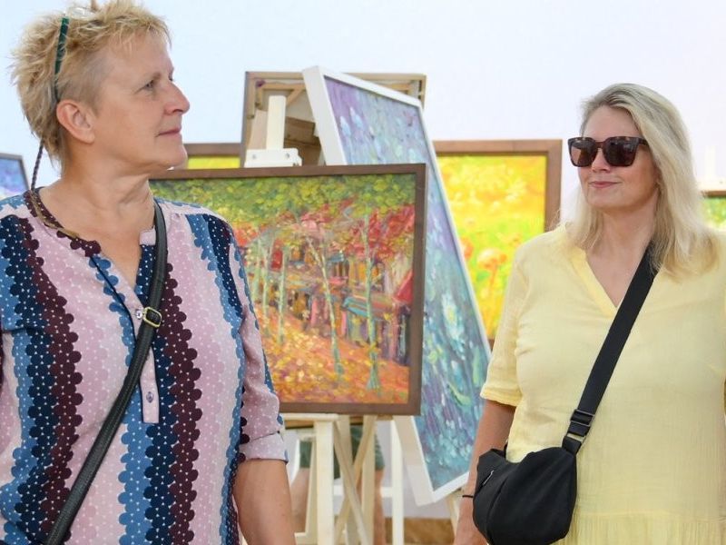 “Hanoi Through 12 Flower Seasons” Art Exhibition: A Colorful Celebration of the Capital’s Beauty 1 Ha Noi 12 Mua Hoa 2 1
